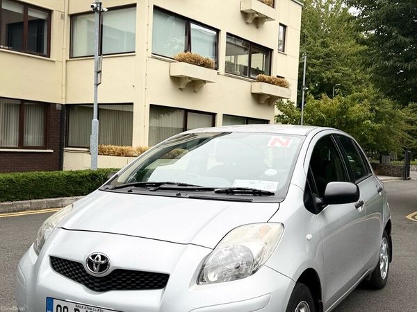 Toyota Yaris Hatchback, Petrol, 2009, Silver