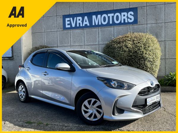 Toyota Yaris Hatchback, Petrol Hybrid, 2023, Silver