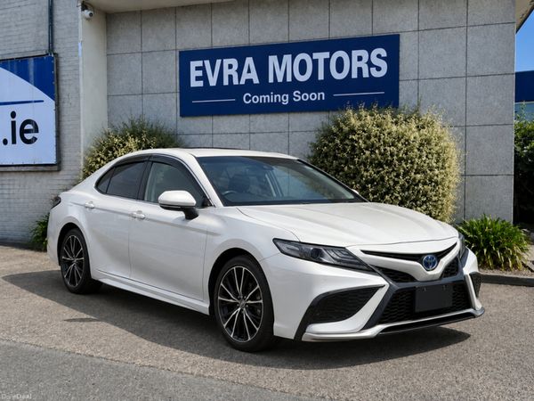 Toyota Camry Saloon, Petrol Hybrid, 2022, White