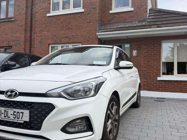 Hyundai i20 Hatchback, Petrol, 2019, White
