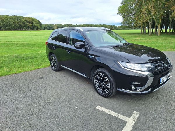 Mitsubishi Outlander SUV, Petrol Plug-in Hybrid, 2016, Black