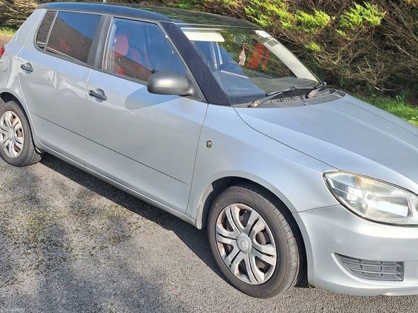 Skoda Fabia Hatchback, Diesel, 2010, Silver