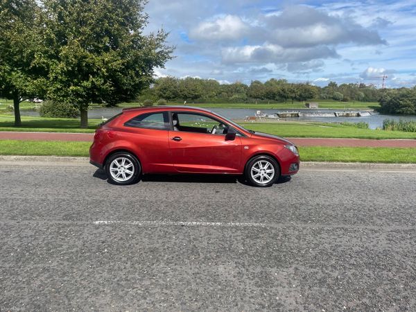 SEAT Ibiza Hatchback, Petrol, 2011, Red