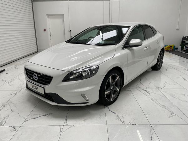 Volvo V40 Hatchback, Diesel, 2016, White