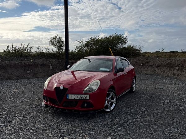 Alfa Romeo Giulietta Hatchback, Diesel, 2011, Red