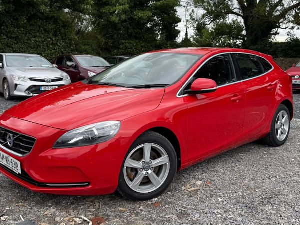 Volvo V40 Hatchback, Petrol, 2014, Red