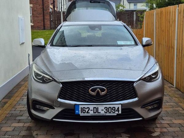 Infiniti Q30 Hatchback, Diesel, 2016, Silver