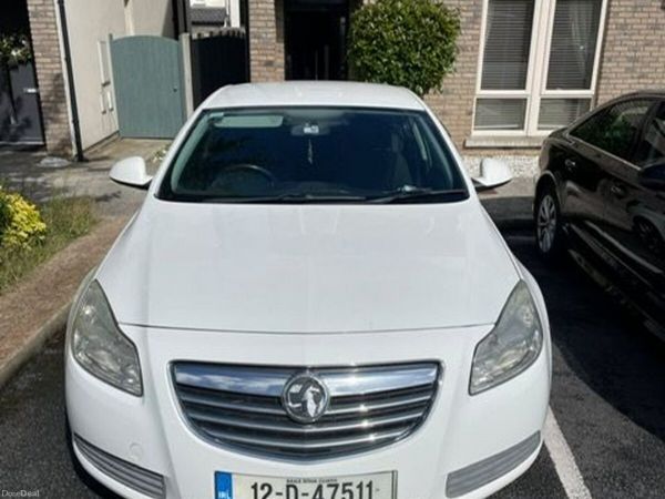 Vauxhall Insignia Hatchback, Diesel, 2012, White