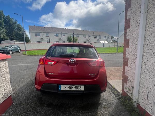 Toyota Auris Hatchback, Diesel, 2013, Red