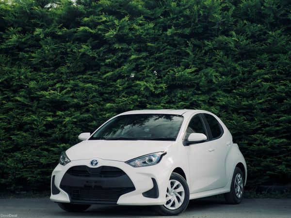 Toyota Yaris Hatchback, Petrol Hybrid, 2023, White