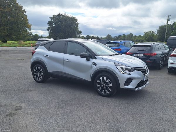 Renault Captur Hatchback, Petrol, 2023, Grey