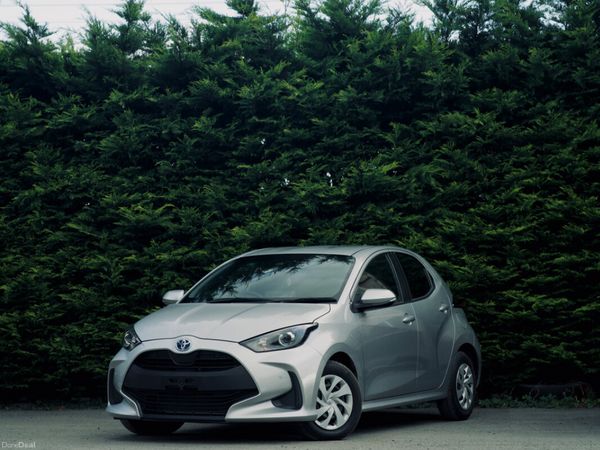 Toyota Yaris Hatchback, Petrol Hybrid, 2023, Silver