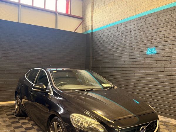 Volvo V40 Hatchback, Diesel, 2015, Black