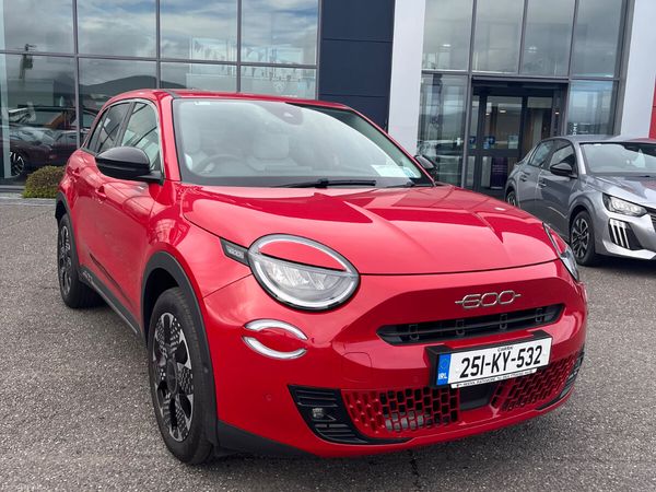 Fiat 600 Hatchback, Petrol, 2025, Red