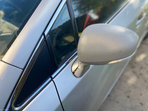 Toyota Avensis Saloon, Diesel, 2011, Silver