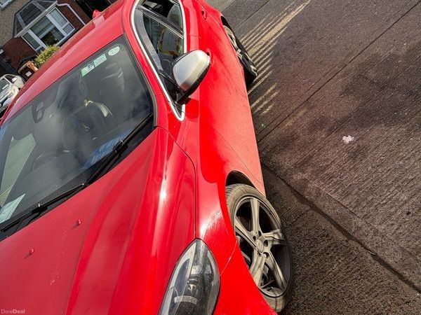 Volvo V40 Hatchback, Diesel, 2015, Red