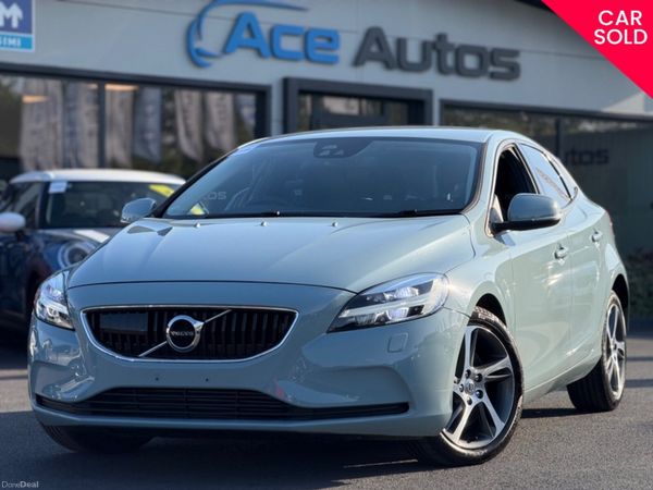 Volvo V40 Hatchback, Diesel, 2019, Blue
