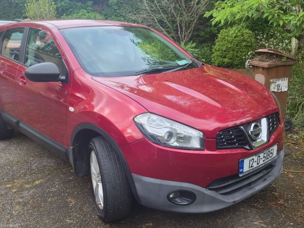 Nissan Qashqai Hatchback, Diesel, 2012, Red