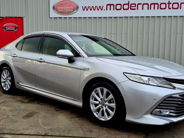 Toyota Camry Saloon, Petrol Hybrid, 2017, Silver