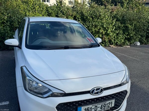 Hyundai i20 Hatchback, Petrol, 2016, White