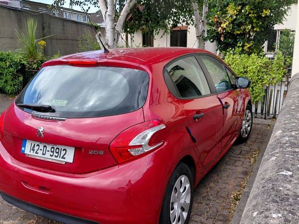 Peugeot 208 Hatchback, Petrol, 2014, Red
