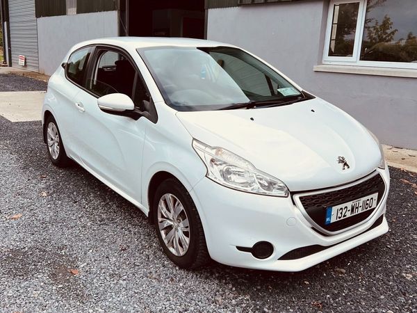 Peugeot 208 Hatchback, Petrol, 2013, White
