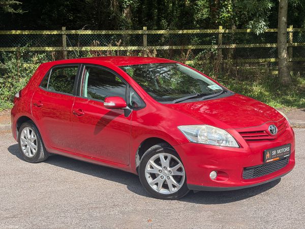 Toyota Auris Hatchback, Petrol, 2012, Red