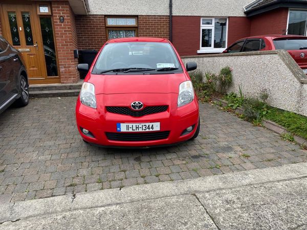 Toyota Yaris Hatchback, Petrol, 2011, Red