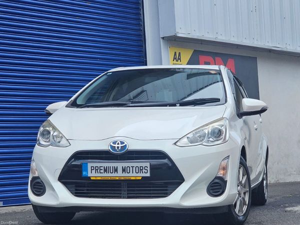Toyota Aqua Hatchback, Petrol Hybrid, 2015, White