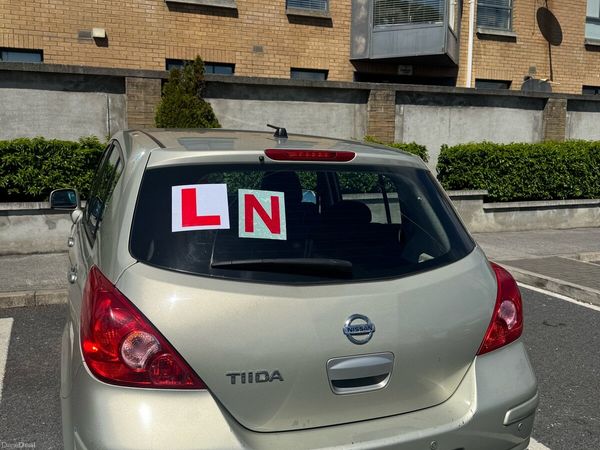 Nissan Tiida Hatchback, Petrol, 2009, Silver