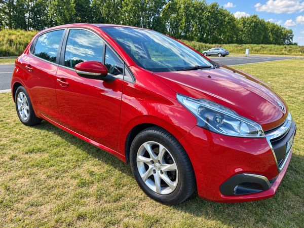 Peugeot 208 Hatchback, Petrol, 2017, Red
