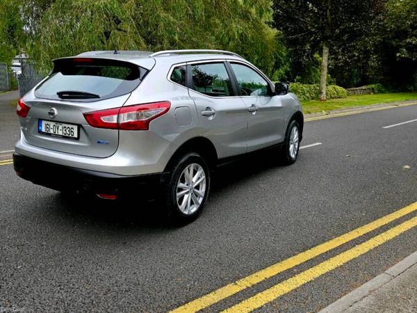Nissan Qashqai Hatchback, Diesel, 2016, Silver