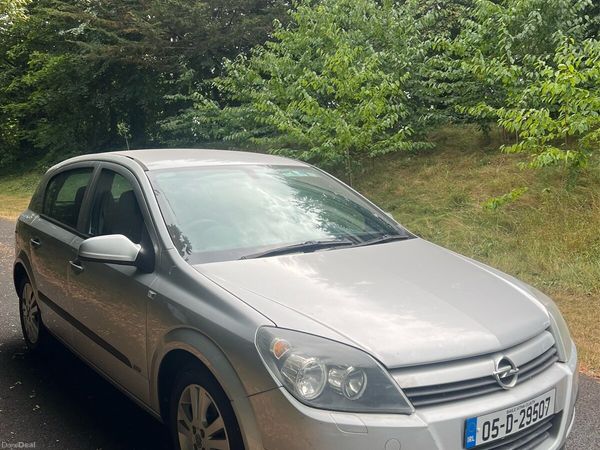 Opel Astra Hatchback, Petrol, 2005, Silver