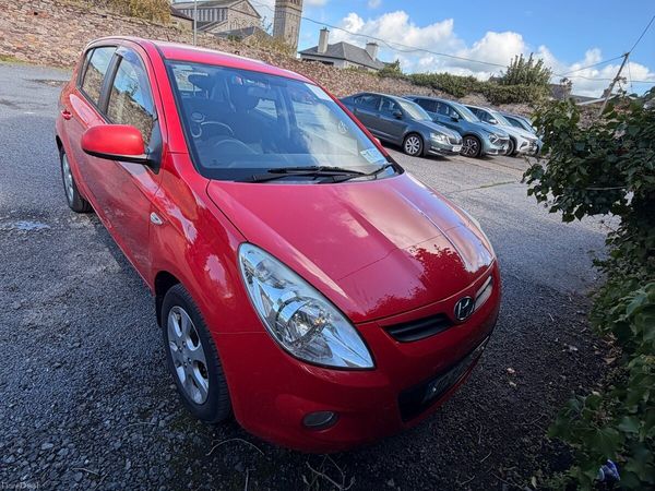 Hyundai i20 Hatchback, Petrol, 2010, Red