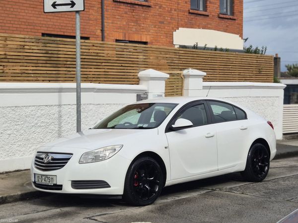 Vauxhall Insignia Hatchback, Diesel, 2012, White
