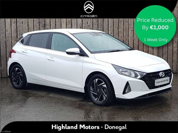 Hyundai i20 Hatchback, Petrol, 2023, White