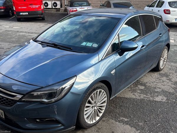 Vauxhall Astra Hatchback, Diesel, 2017, Blue