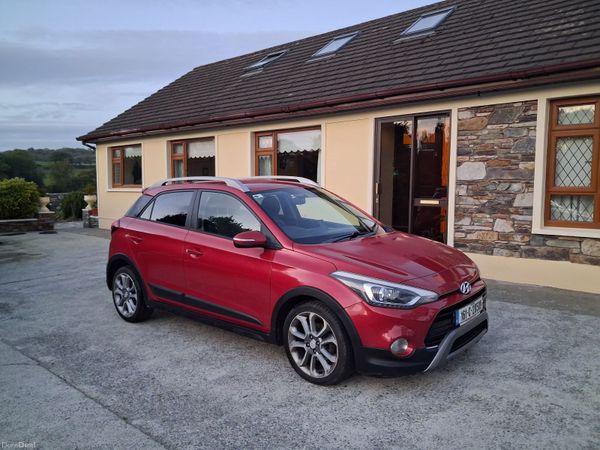 Hyundai i20 Hatchback, Petrol, 2016, Red