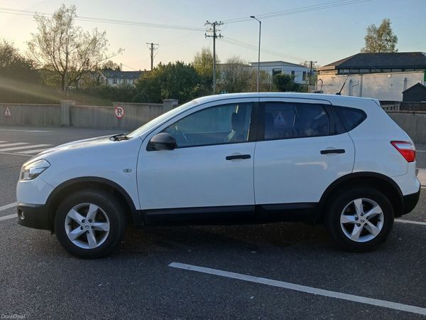 Nissan Qashqai Hatchback, Diesel, 2011, White