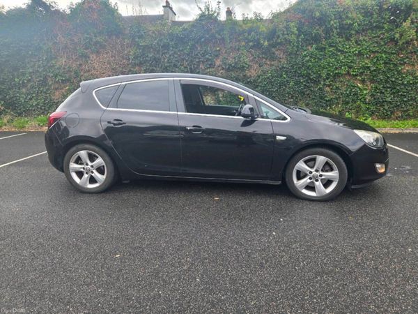 Opel Astra Hatchback, Diesel, 2010, Black