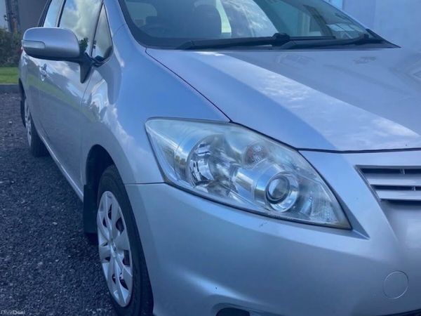 Toyota Auris Hatchback, Petrol, 2011, Silver