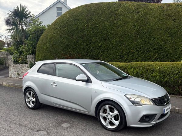 Kia Ceed Hatchback, Diesel, 2012, Silver