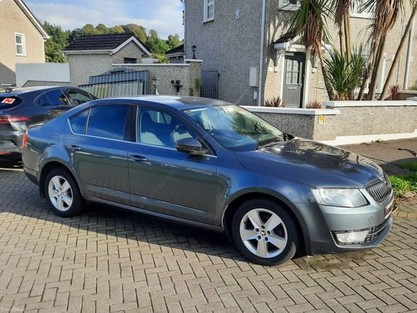 Skoda Octavia Saloon, Diesel, 2015, Grey