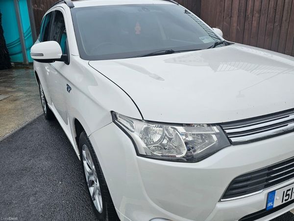 Mitsubishi Outlander SUV, Petrol Plug-in Hybrid, 2015, White