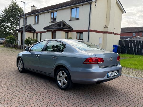 Volkswagen Passat Saloon, Diesel, 2011, Grey