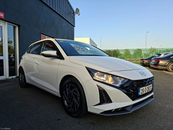 Hyundai i20 Hatchback, Petrol, 2025, White