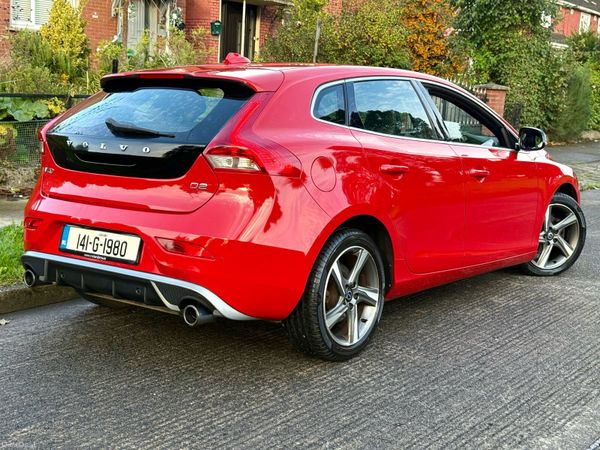 Volvo V40 Hatchback, Diesel, 2014, Red