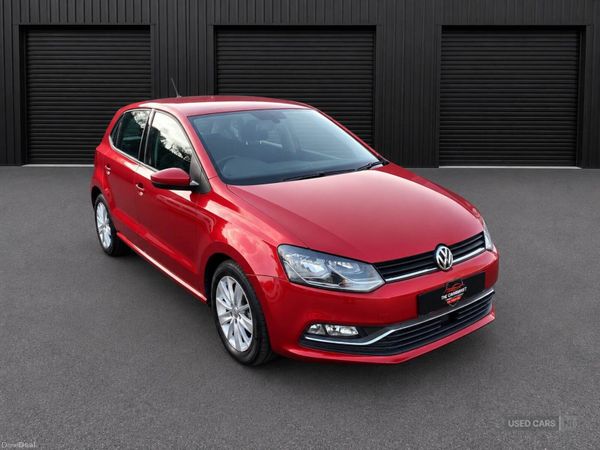 Volkswagen Polo , Petrol, 2015, Red