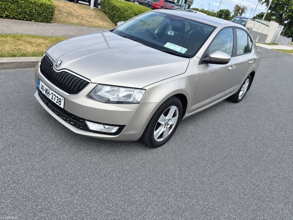 Skoda Octavia Hatchback, Diesel, 2014, Beige