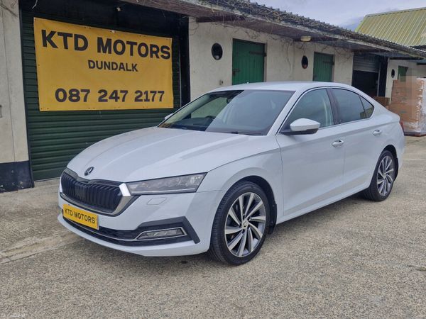 Skoda Octavia Hatchback, Petrol, 2021, White